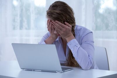 Um caso de assédio no escritório, ou como acabar com o comportamento intrusivo no local de trabalho