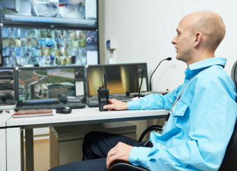 Vigilância por vídeo e gravação de áudio no escritório. É legal instalar as câmeras com escuta telefônica no trabalho? 