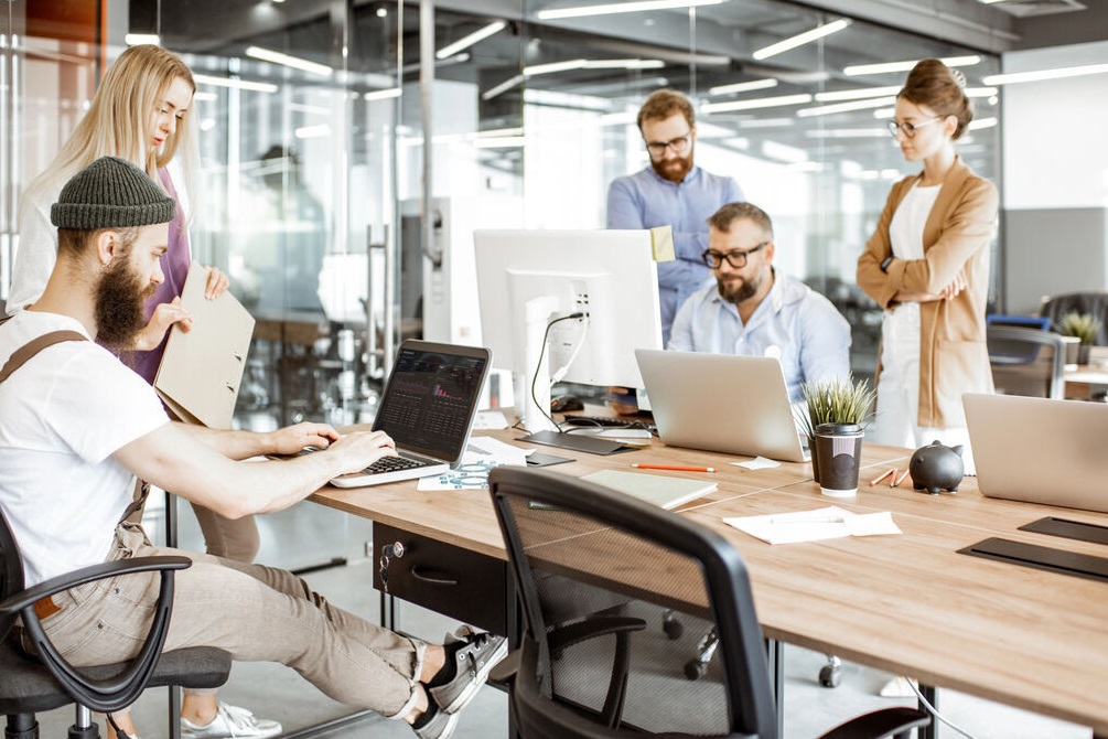 Time Tracking in 2025: Benefits, Tools, and Insights